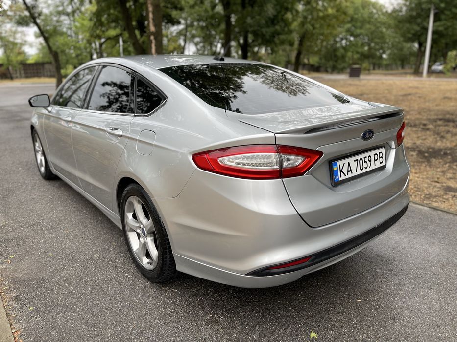 Продам Ford Fusion в гарній комплектації.