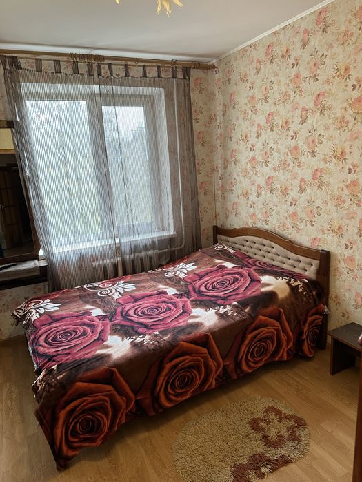 Оренда трикімнатної квартири на Вишеньці Юності (Андрія Первозванного)