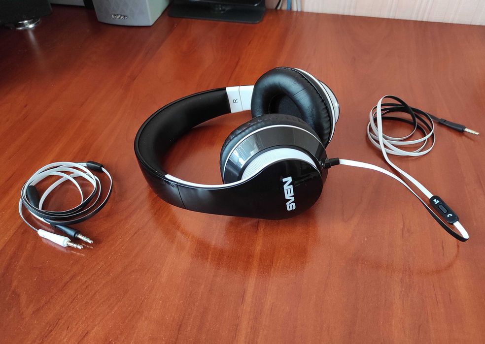 стильные наушники с микрофоном Sven AP-940MV (состояние идеальное)