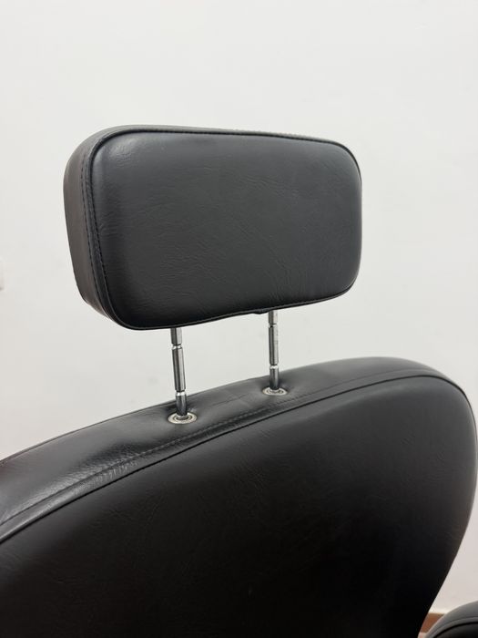Cadeira Profissional de Barbeiro / Cabeleireiro / Estética – Reclinável e Elevatória