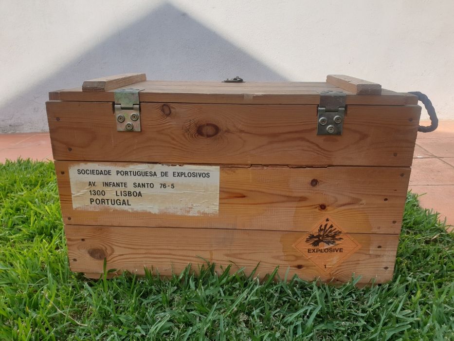 Caixas madeira fábrica da pólvora Grande