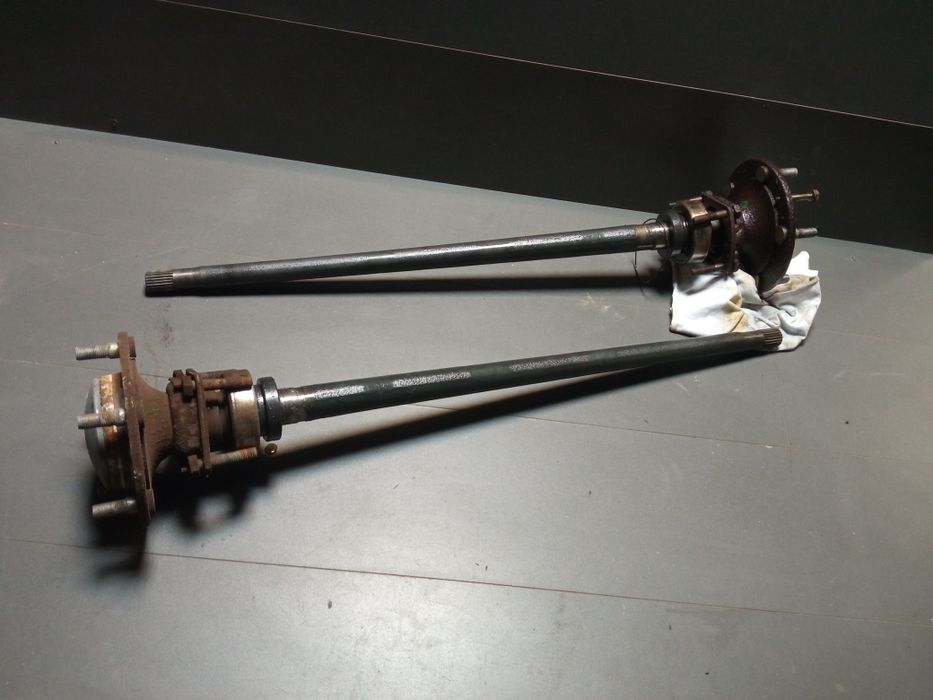 Łada Niva półoś lewa prawa tylna tył 22 frezu 2009r Mpi