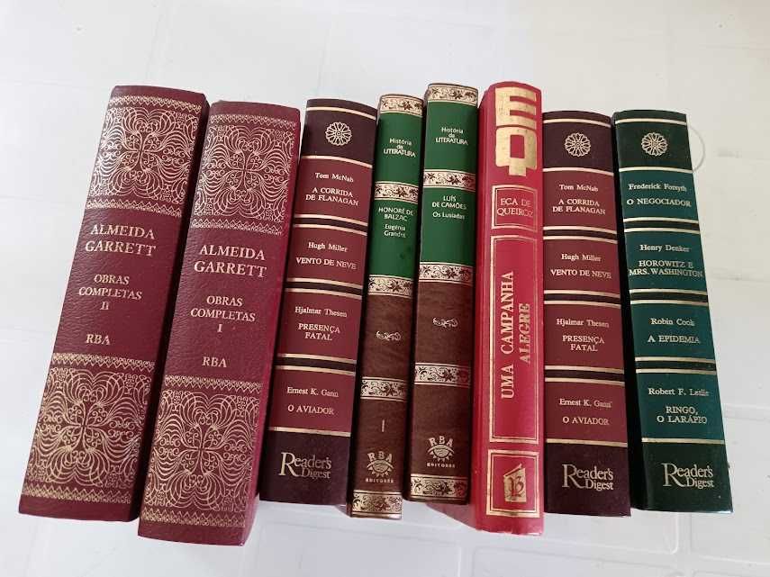 Vários Livros encadernados