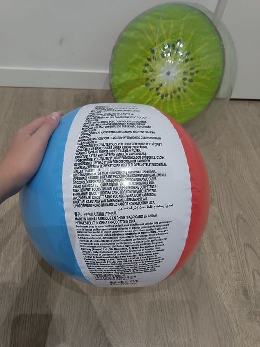 Dwie maski do nurkowania.