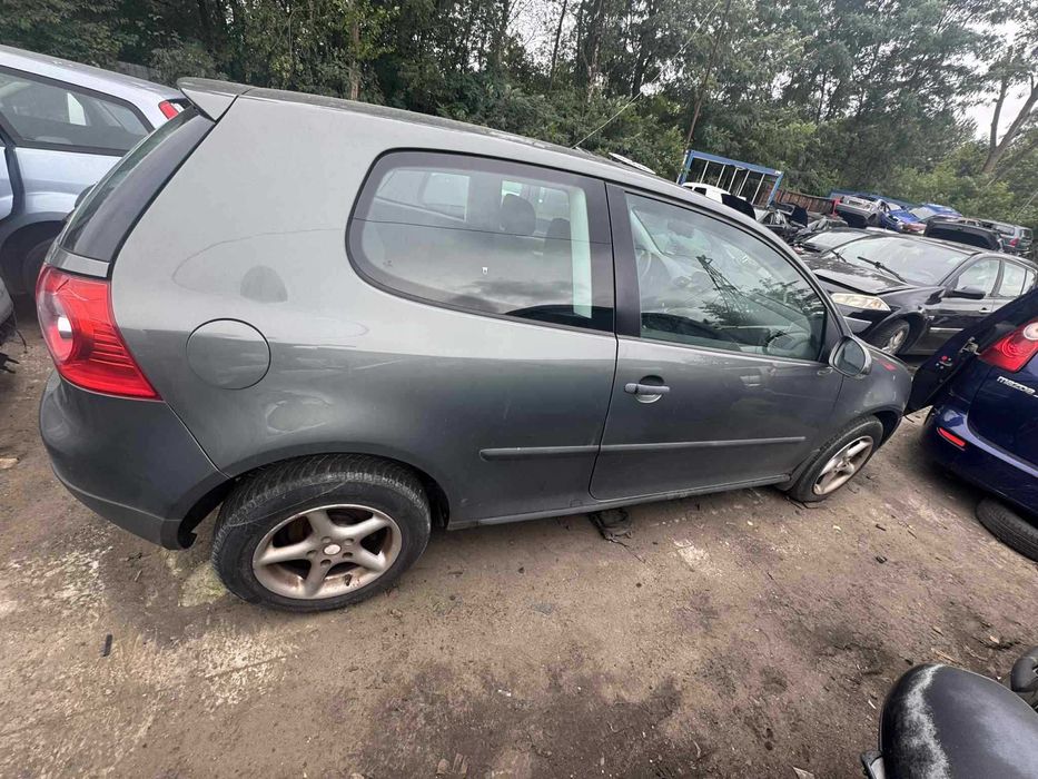 Golf V 1.6 FSI na części