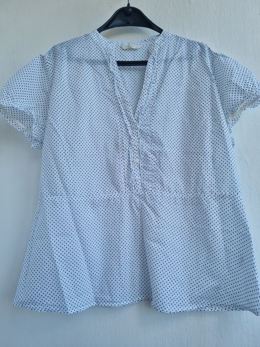 Блузка біла в горошок фірми Marks&Spencer