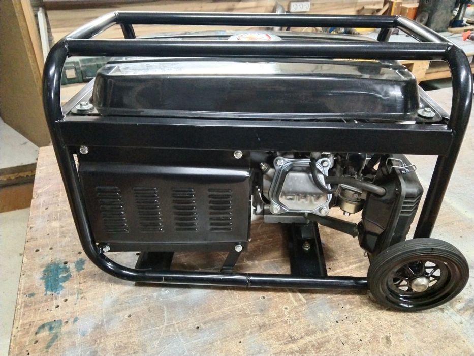 Генератор 3квт мідь з AVR з колесами