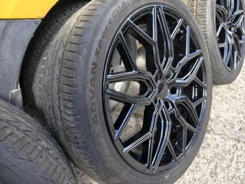 Колеса в зборі Tesla Model Y R20 235/40 Yokohama+ диски Liquid Metal