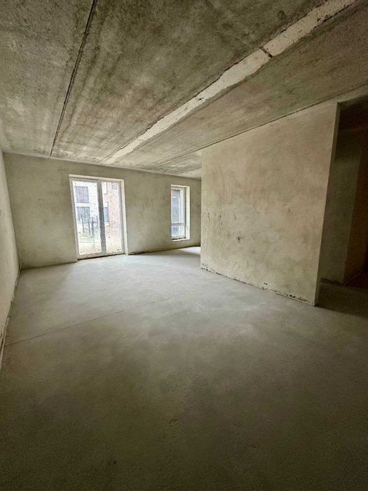 Простора 2-кім квартира в ЖК Долішній