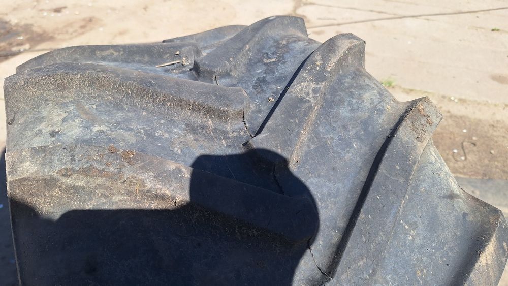 Opona 31x15.50-15 Hns bkt