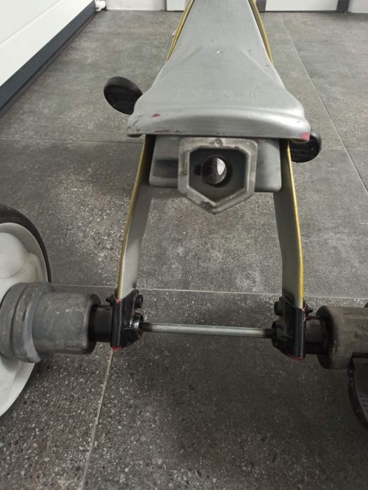 Triciclo Feber com rodas de borracha