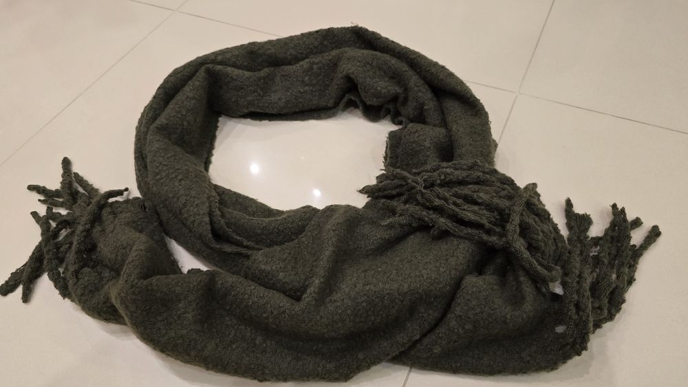 Ciepły zimowy szal z domieszką wełny khaki