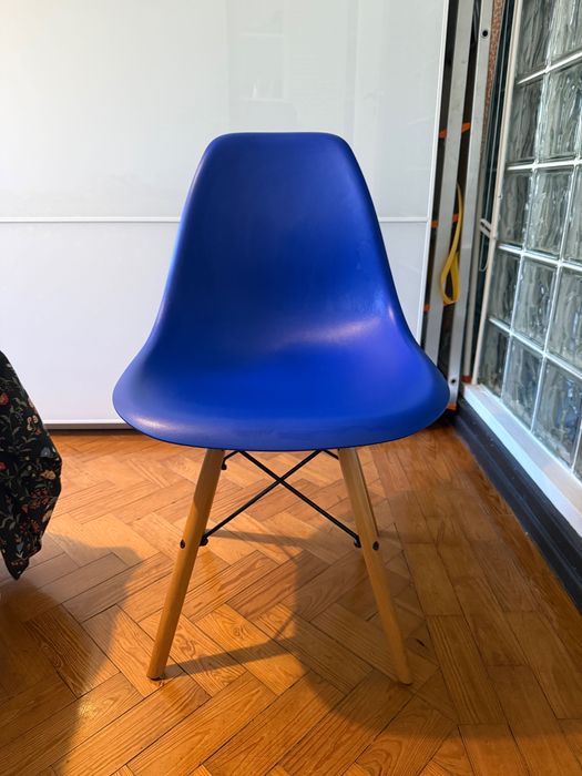 Vendo cadeira azul Sklum