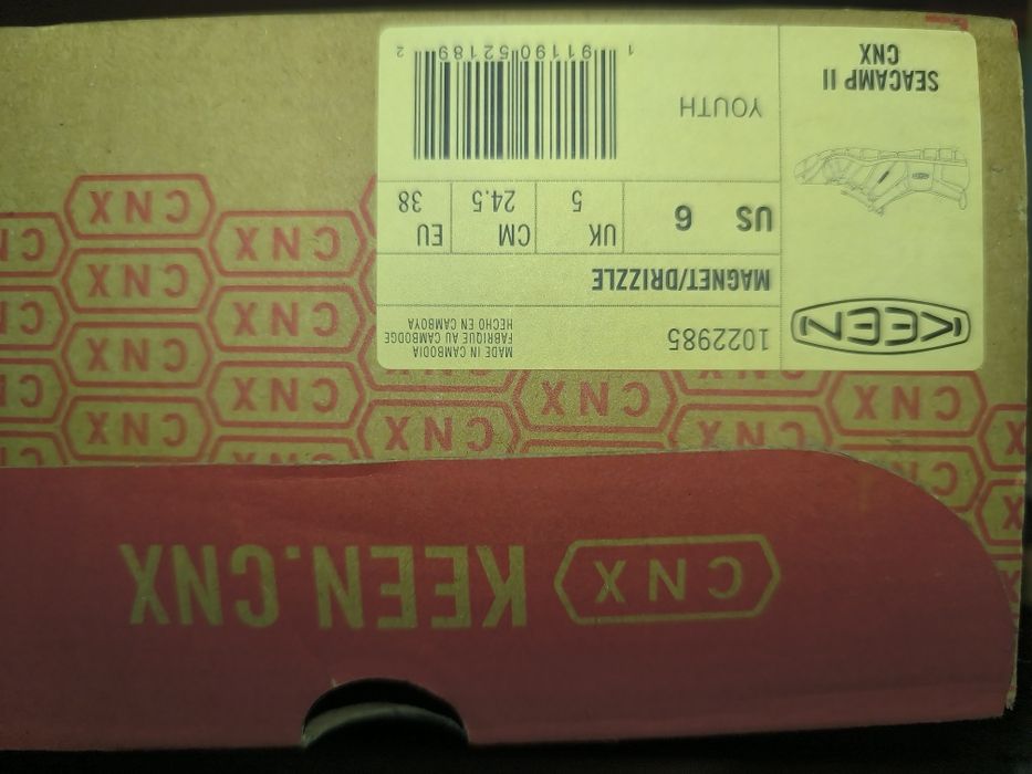 Продам недорого нові підліткові трекінгове сандалі