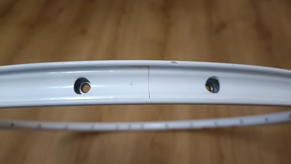 Biała obręcz koła Zzyzx 26" 24H Disc