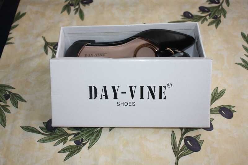 Sapatos pretos com argola novos Day Vine Shoes T.37