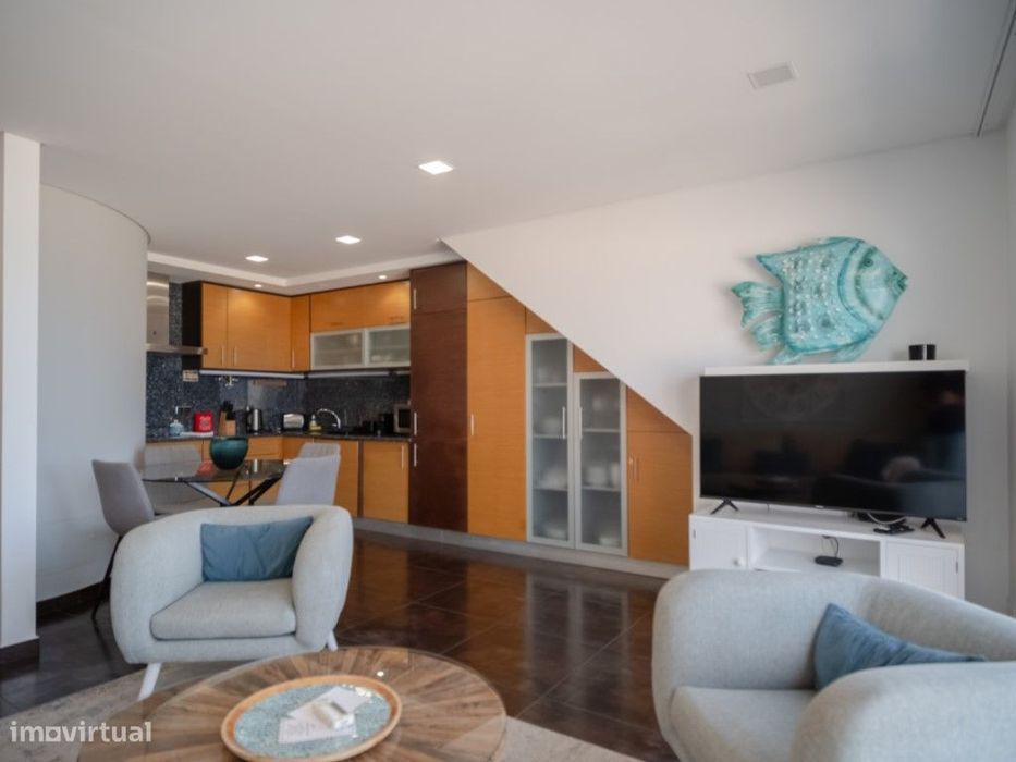 Apartamento T2 com Rooftop e Vista de 360º na Melhor Localização da...