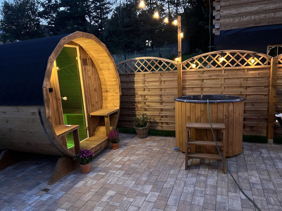 Drewniany domek w górach, Święta Bożego Narodzenia, sauna jacuzzi
