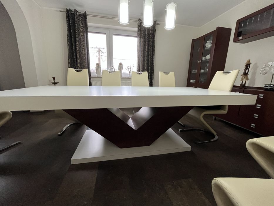 Stol do  jadalni salonu jak nowy