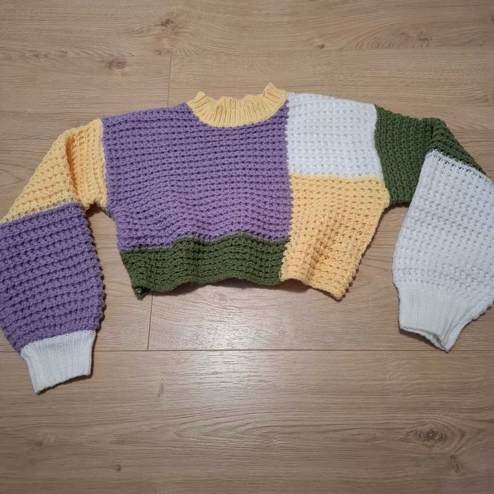 Kolorowy sweter krótki