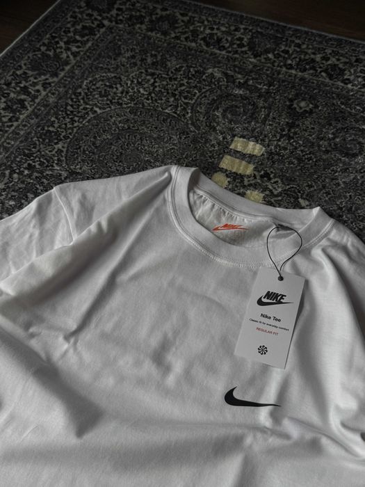 Біла футболка Nike
