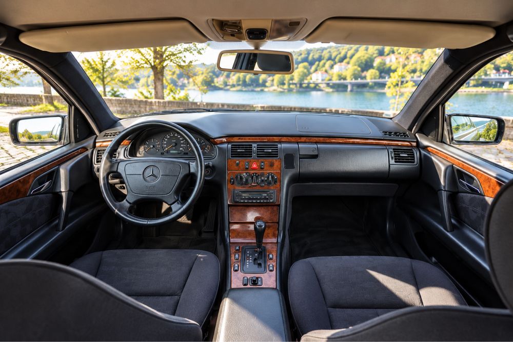 Mercedes-Benz E300