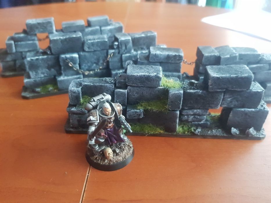 7 elementów 
Zestaw makiet do gier bitewnych. Warhammer, d&d