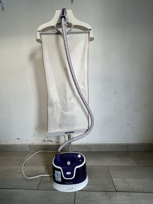 Vendo ferro a vapor vertical da Tefal como novo vendo por falta espaço