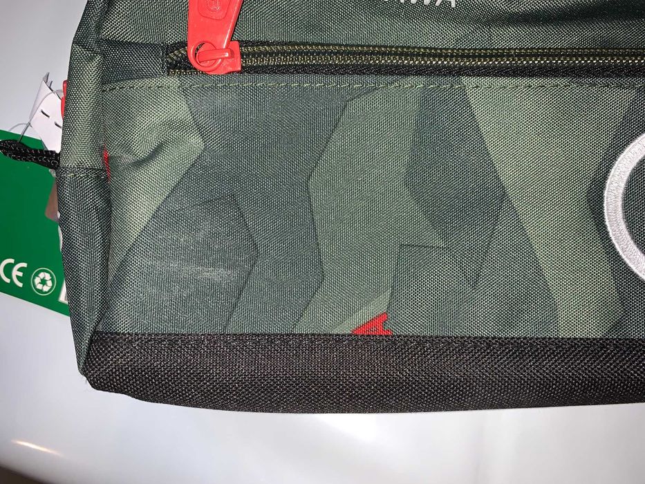 Piórnik LEGIA WARSZAWA LW-4621 gat. II przebarwienia materiału [48]