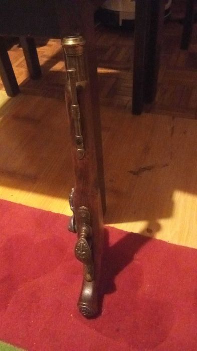 Réplica de pistola pederneira do século XIII