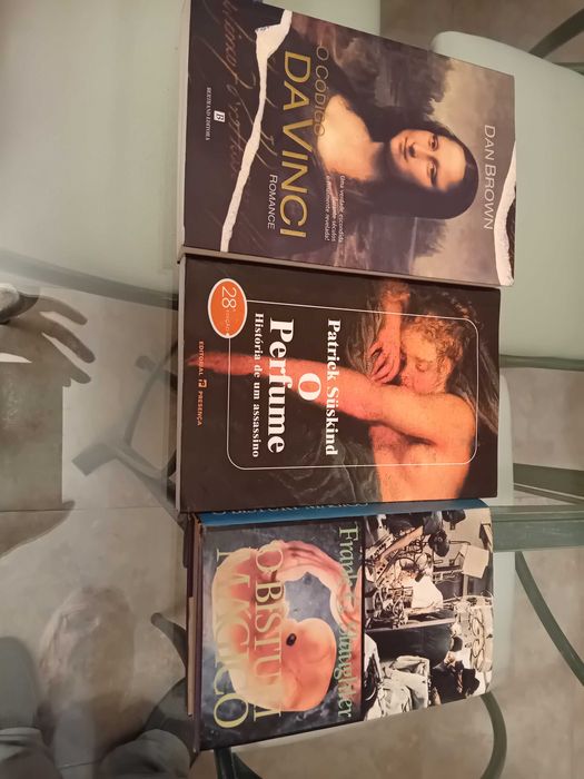 Vários livros abordando vários temas, vendidos por unidade