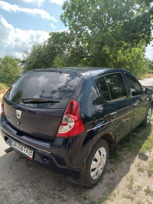 Dacia Sandero 2011 року