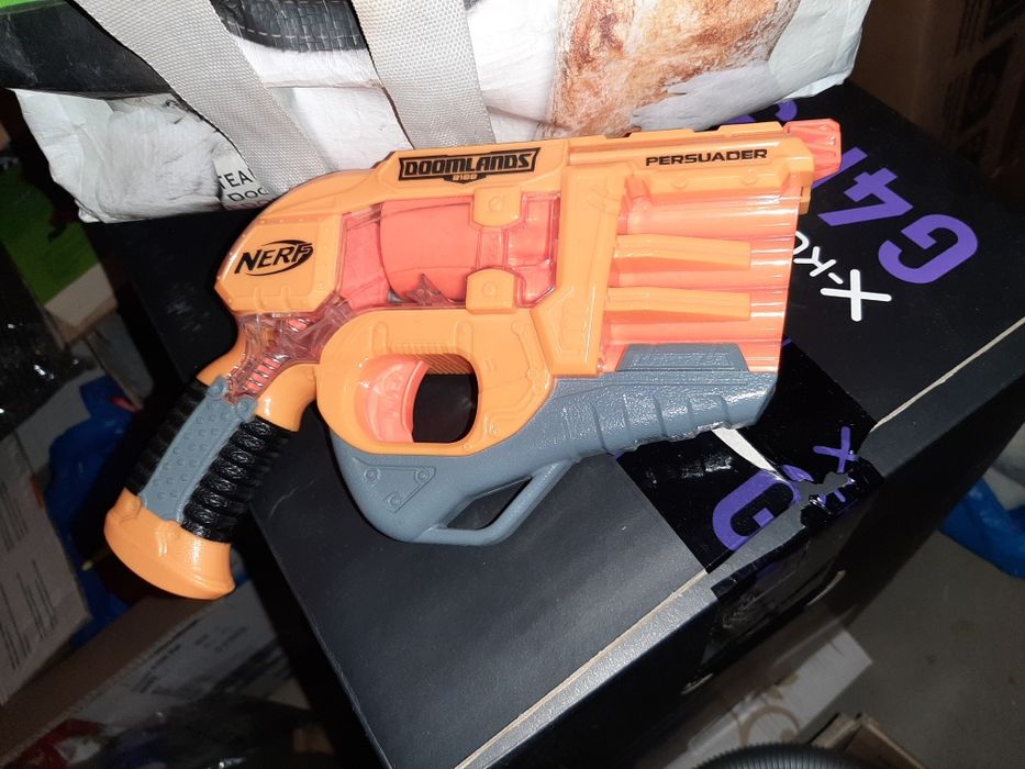 Pistolety Nerf w pełni sparwne