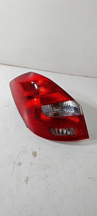 SKODA FABIA II HATCHBACK 2007-2010 Rok lewa lampa lewy tył