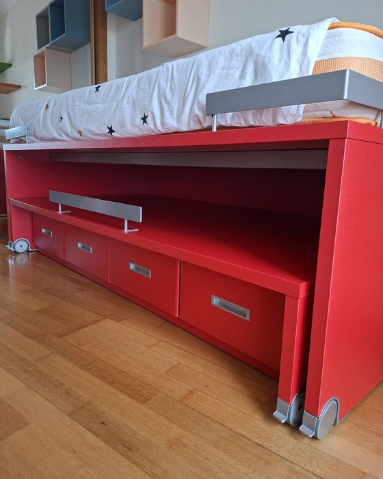 Cama de solteiro dupla e com gavetões