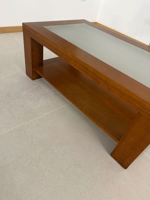Mesa de centro  em cerejeira com vidro