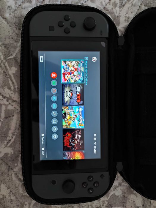 Consola Nintendo Switch com bolsa de transporte