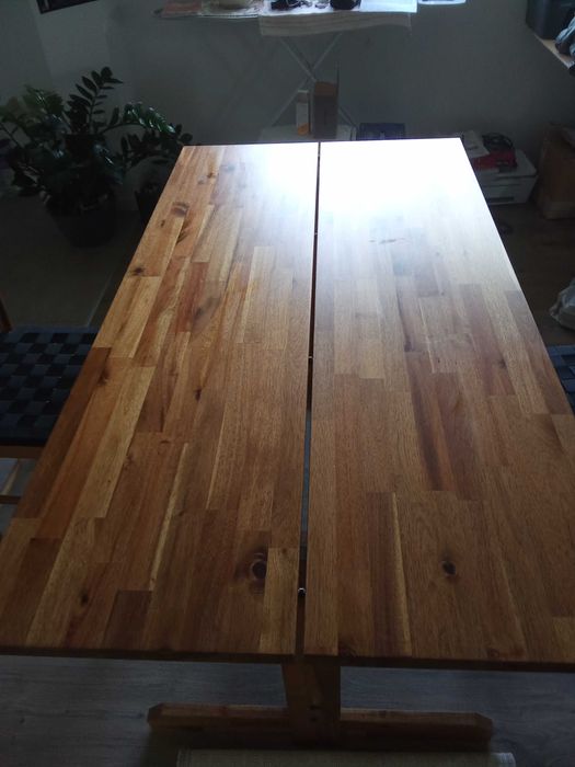 Mesa de sala em madeira