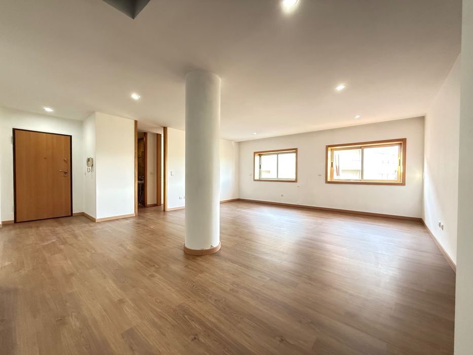 Excelente T3 Duplex em Paredes