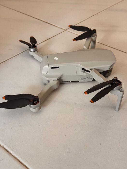 DJI Mini 2 SE Fly More Combo – Como Novo | Menos de 1h de voo | Muitos extras