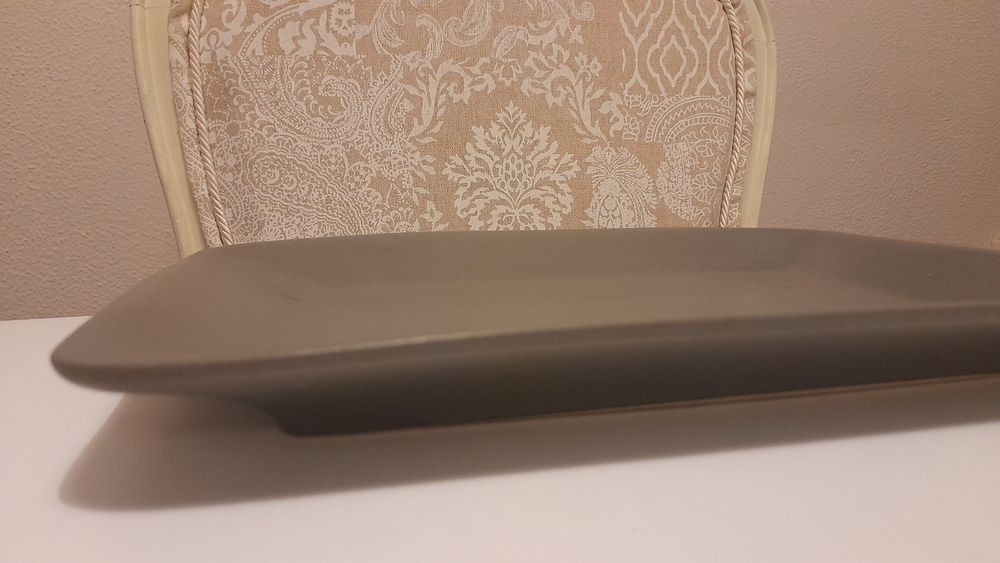 Pratos rectangulares cinza.