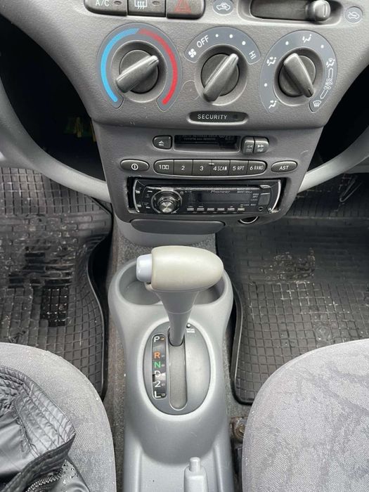 Продам тойту яріс Авиомат