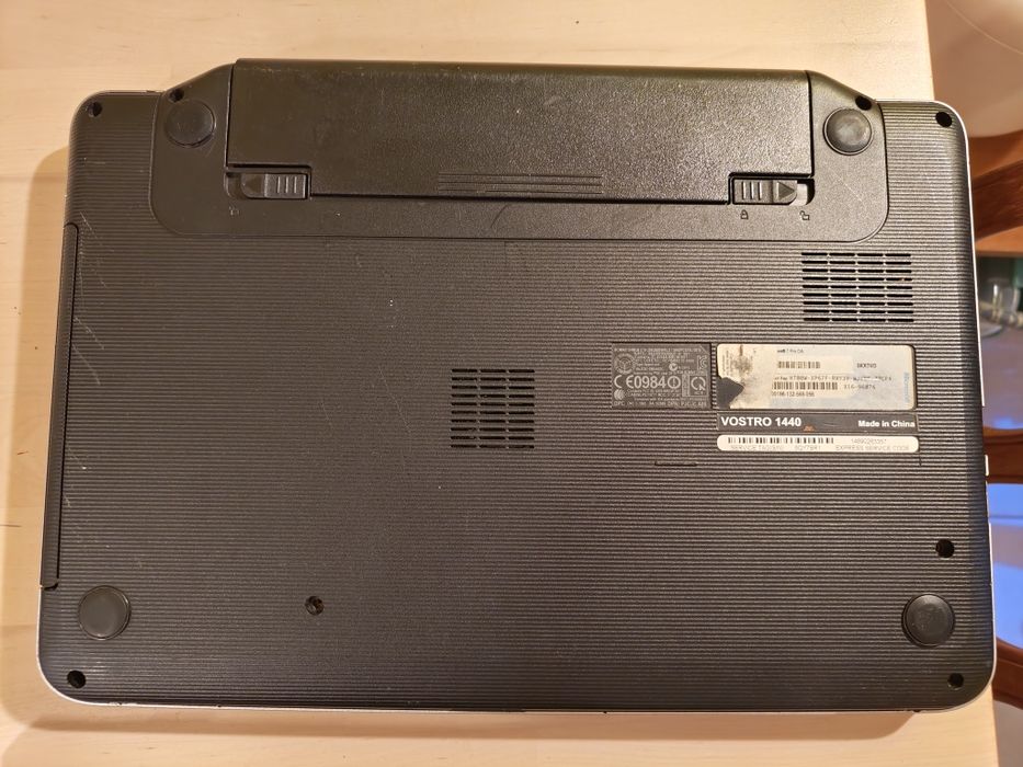 Dwa laptopy na części Toshiba i Dell