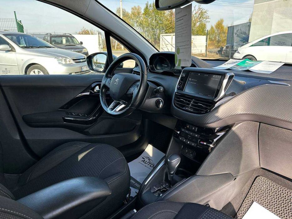Peugeot 208 2019рік 1.2 Бензин Автомат