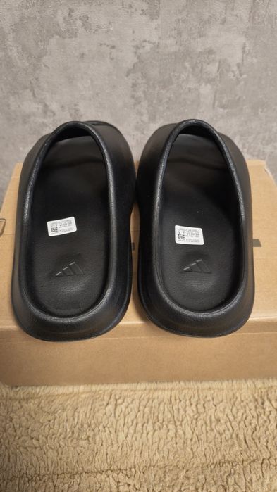 Klapki Adidas Yeezy US 8, 26 cm