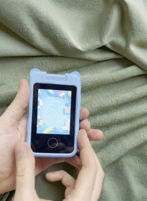 Синій дитячий смартфон іграшка з сенсорним екраном для малечі