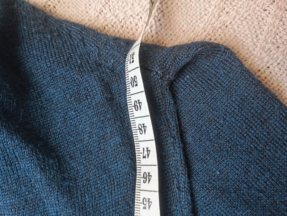 MERINO Blend M granatowy niebieski elegancki sweter z dekoltem w serek