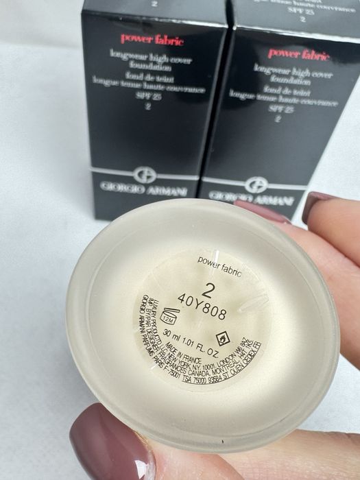 Тональний крем Armani Power Fabric