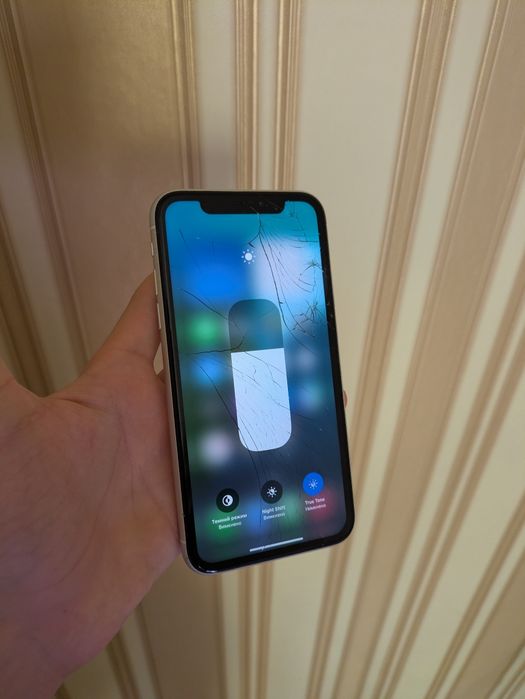 iPhone xr (128gb)