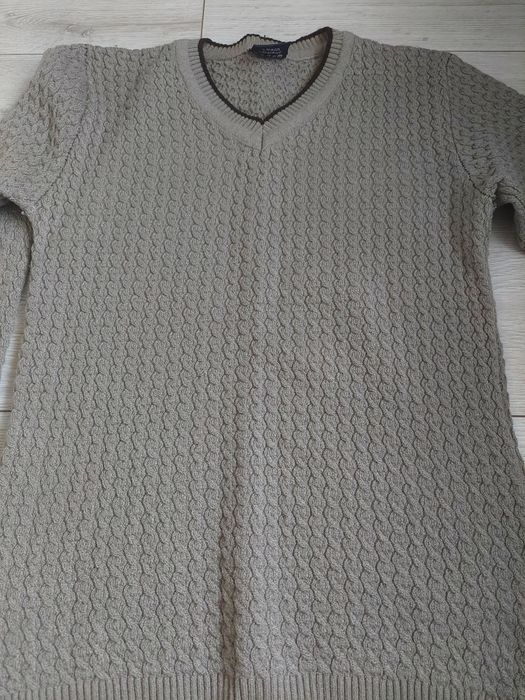 Свитер тёплый  .